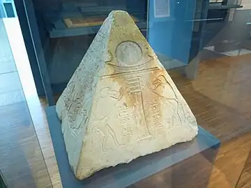 Pyramidion avec un hymne à Rê
