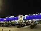 L'aéroport la nuit.