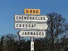 Panneaux directionnels au niveau du carrefour avec les RD 4 et 13