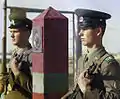 Troupes frontalières soviétiques sur le pont de l'Amitié Afghanistan-Ouzbékistan.