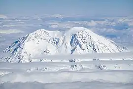 Vue aérienne du sommet du mont Rainier depuis l'ouest.