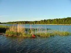 La baie Vartiokylänlahti et la plage de Rastila vues de Puotila.