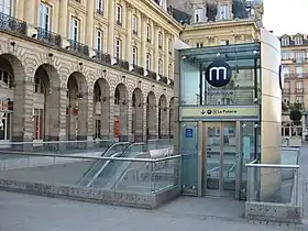 Une entrée de la station.