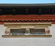 Réquy : fenêtre décorée.