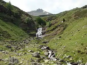 Vue du rio Urbión et du pic du même nom au second plan.