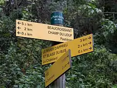 Altitude au lieu-dit le Pont-du-Bœuf : 360&nbsp;m.