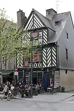 Maison, ty anna tavarn