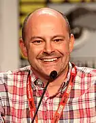 Rob Corddry interprète le Dr&nbsp;Blake Downs