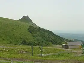 Le roc de Courlande, qui domine la station.