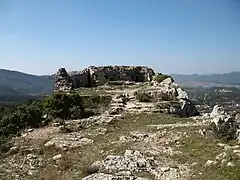 Ruines du château St Sauveur - Vue intérieure Ouest.