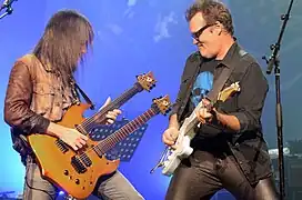 Ron "Bumblefoot" Thal et Axel Bauer au Zénith de Caen, Autour de la guitare Tour 2015.