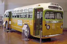 Le bus où Rosa Parks refusa de céder sa place à un voyageur blanc (1955).