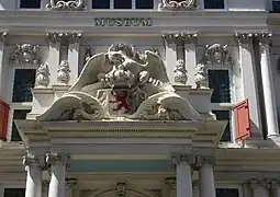 Armoiries de la HHSK, sur le fronton de la Schielandshuis.