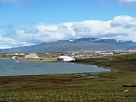 Mont Crozier avec la station Port-aux-Français