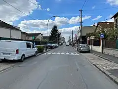 La rue en avril 2022.