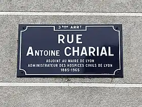 Voir la plaque.