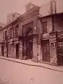 No&nbsp;41 : entrée du cimetière Saint-Médard de l'église Saint-Médard en 1900 (Eugène Atget).