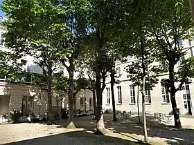 Cour intérieure.