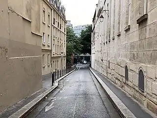 La rue vers la place Hubert-Curien.