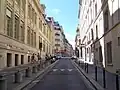 Vue de la rue en direction du sud, avec la Sorbonne à gauche.