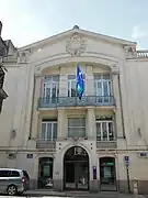 No&nbsp;4 rue Voltaire, actuellement agence du CIC.