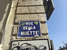 Voir la plaque.