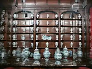 L'apothicairerie de l'Hôtel-Dieu à Saint-Denis est reconstituée au musée d'Art et d'Histoire.