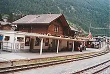 La gare en 2005 avant sa reconstruction et l'ajout d'une seconde voie en impasse pour les trains-navettes.