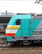 2808 dotée de bandes jaunes supplémentaires.