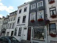 de gauche à droite : nos&nbsp;25,24,23,22