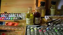 Boîtes de tubes de peinture et des flacons
