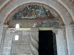 Le tympan du portail.