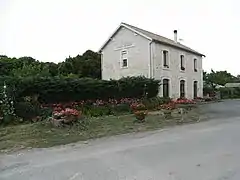 Vue côté ancienne cour en 2009, le batiment est devenu une habitation