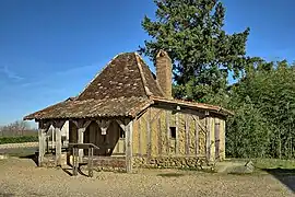 Maison doubleaude construite pour la Félibrée de 1996 à Saint-Aulaye.