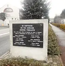 Photo d'une plaque commémorative.