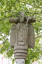 Croix du cimetière : partie sommitale.