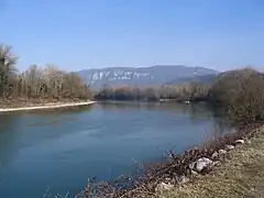 Le Rhône à Saint-Genix-sur-Guiers.