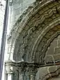 Portail roman côté ouest, archivoltes et chapiteaux.