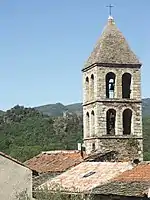 Église paroissiale Saint-Gervais-et-Saint-Protais. On aperçoit le clocher de Neyran au loin.