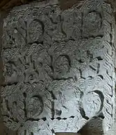 Réemploi d'éléments carolingiens dans un pilier de la nef