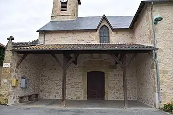 Le porche de l'église.
