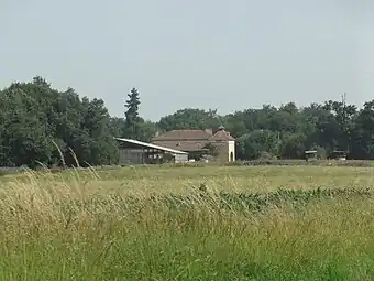 Quatrième pigeonnier et exploitation agricole.