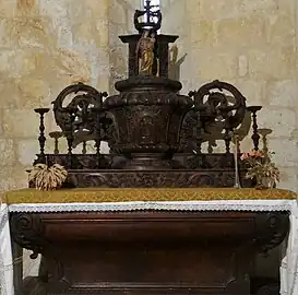 Absidiole nord : autel du XVIIe siècle provenant de l'église des Antonins