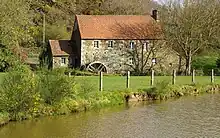 Le moulin sur le Noireau au lieu-dit les Rochettes.
