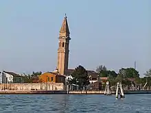 Le campanile très incliné de San Martino.