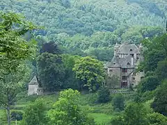 Le château de Veyrières.