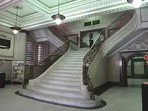 L'escalier d'entrée.