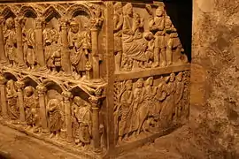 Sarcophage à deux registresFace latérale droite