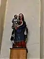Église, la Vierge à l'Enfant en bois polychrome du XIVe&nbsp;siècle, classée MH en 1976.