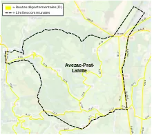 Carte de la commune en couleurs, avec les routes départementales (en jaune).